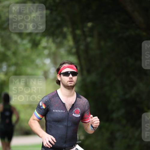 30.08.2026 - Elbe Triathlon Hamburg Antke Förster http://msf.ph/oto/10095679 30.08.2026 10:05:18 Laufen 910 meine-sportfotos.de
