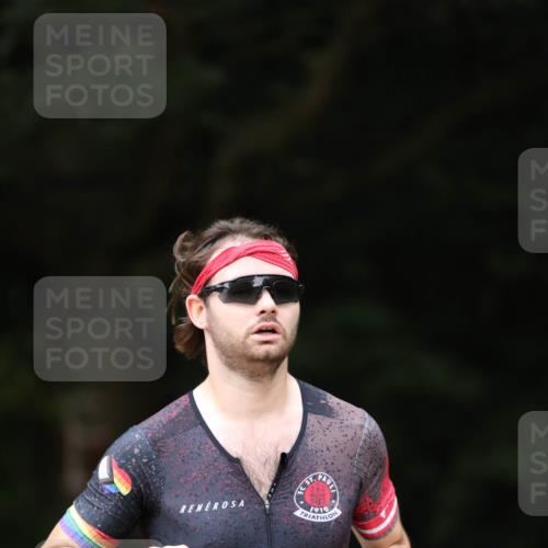 30.08.2026 - Elbe Triathlon Hamburg Antke Förster http://msf.ph/oto/10095683 30.08.2026 10:05:19 Laufen 1910 meine-sportfotos.de