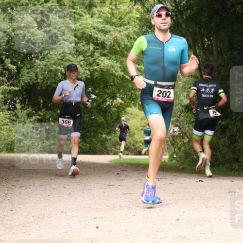 30.08.2026 - Elbe Triathlon Hamburg Antke Förster http://msf.ph/oto/10095696 30.08.2026 10:10:17 Laufen 366, 202, 25 meine-sportfotos.de