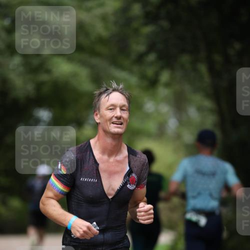 30.08.2026 - Elbe Triathlon Hamburg Antke Förster http://msf.ph/oto/10095749 30.08.2026 10:06:21 Laufen 326 meine-sportfotos.de
