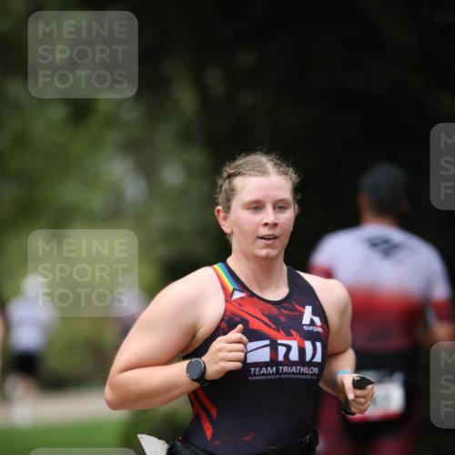 30.08.2026 - Elbe Triathlon Hamburg Antke Förster http://msf.ph/oto/10095783 30.08.2026 10:06:44 Laufen 70 meine-sportfotos.de