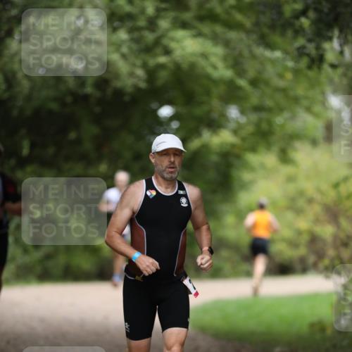 30.08.2026 - Elbe Triathlon Hamburg Antke Förster http://msf.ph/oto/10095809 30.08.2026 10:07:33 Laufen 350 meine-sportfotos.de