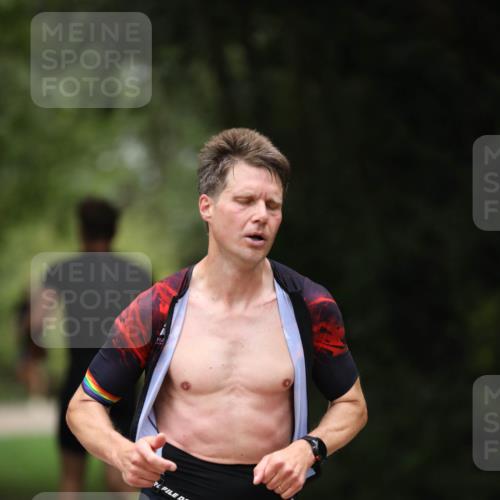 30.08.2026 - Elbe Triathlon Hamburg Antke Förster http://msf.ph/oto/10095817 30.08.2026 10:07:37 Laufen  meine-sportfotos.de