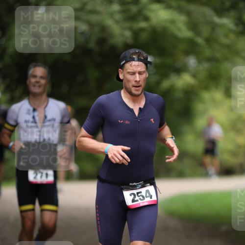 30.08.2026 - Elbe Triathlon Hamburg Antke Förster http://msf.ph/oto/10095825 30.08.2026 10:07:42 Laufen 271, 254, 2113 meine-sportfotos.de
