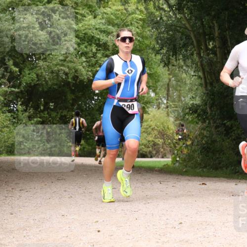 30.08.2026 - Elbe Triathlon Hamburg Antke Förster http://msf.ph/oto/10095842 30.08.2026 10:12:06 Laufen 90, 412 meine-sportfotos.de