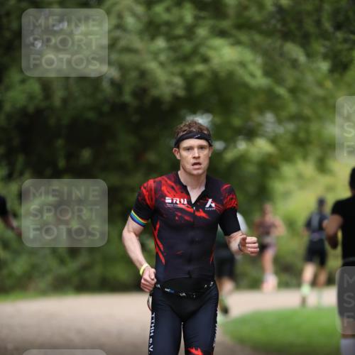 30.08.2026 - Elbe Triathlon Hamburg Antke Förster http://msf.ph/oto/10095859 30.08.2026 10:08:01 Laufen  meine-sportfotos.de