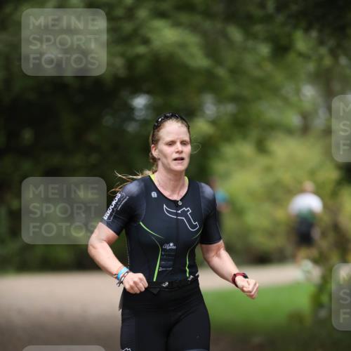 30.08.2026 - Elbe Triathlon Hamburg Antke Förster http://msf.ph/oto/10095867 30.08.2026 10:08:06 Laufen  meine-sportfotos.de