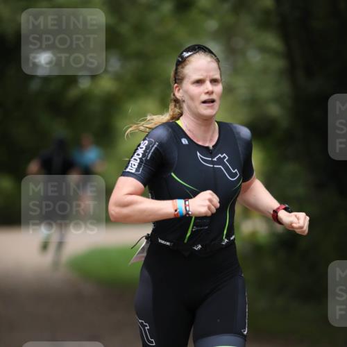 30.08.2026 - Elbe Triathlon Hamburg Antke Förster http://msf.ph/oto/10095869 30.08.2026 10:08:06 Laufen  meine-sportfotos.de