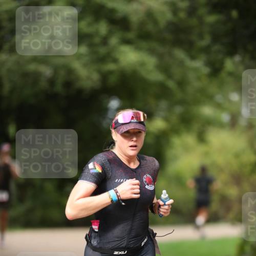 30.08.2026 - Elbe Triathlon Hamburg Antke Förster http://msf.ph/oto/10095959 30.08.2026 10:09:42 Laufen 2 meine-sportfotos.de