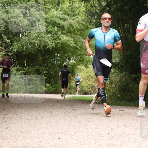 30.08.2026 - Elbe Triathlon Hamburg Antke Förster http://msf.ph/oto/10096018 30.08.2026 10:15:22 Laufen 305 meine-sportfotos.de