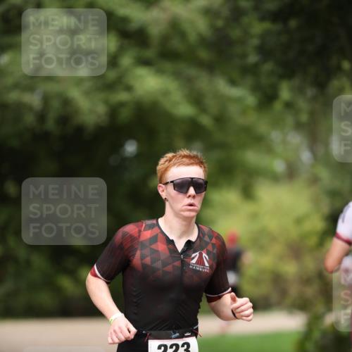 30.08.2026 - Elbe Triathlon Hamburg Antke Förster http://msf.ph/oto/10096025 30.08.2026 10:10:45 Laufen 223 meine-sportfotos.de