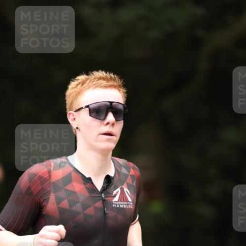 30.08.2026 - Elbe Triathlon Hamburg Antke Förster http://msf.ph/oto/10096029 30.08.2026 10:10:46 Laufen 223 meine-sportfotos.de