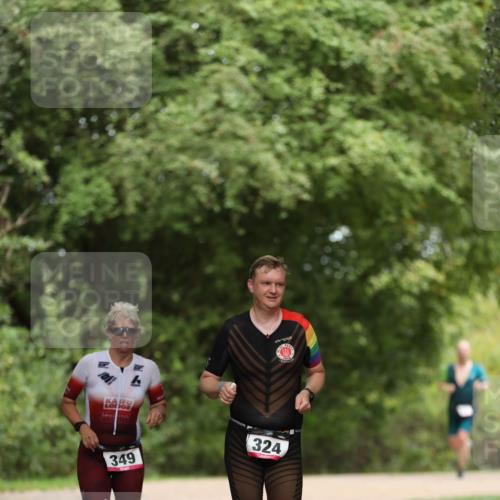 30.08.2026 - Elbe Triathlon Hamburg Antke Förster http://msf.ph/oto/10096043 30.08.2026 10:10:59 Laufen 324, 349 meine-sportfotos.de