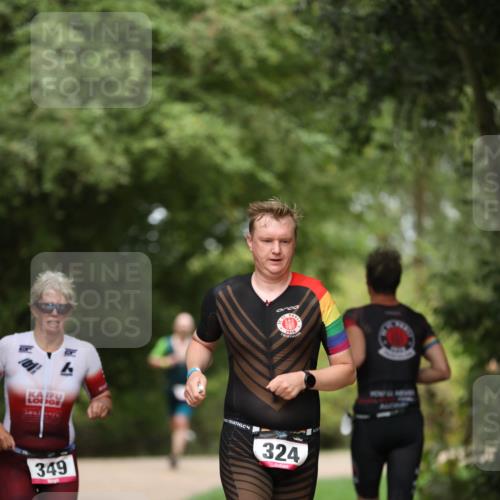30.08.2026 - Elbe Triathlon Hamburg Antke Förster http://msf.ph/oto/10096047 30.08.2026 10:11:00 Laufen 349, 1910, 324 meine-sportfotos.de