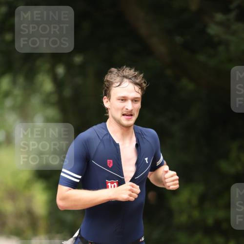 30.08.2026 - Elbe Triathlon Hamburg Antke Förster http://msf.ph/oto/10096069 30.08.2026 10:11:14 Laufen  meine-sportfotos.de