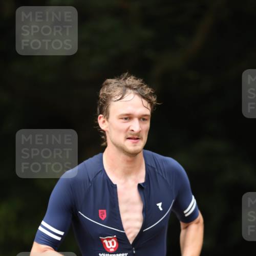 30.08.2026 - Elbe Triathlon Hamburg Antke Förster http://msf.ph/oto/10096071 30.08.2026 10:11:15 Laufen 3 meine-sportfotos.de