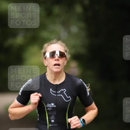 30.08.2026 - Elbe Triathlon Hamburg Antke Förster http://msf.ph/oto/10096081 30.08.2026 10:11:21 Laufen 383 meine-sportfotos.de