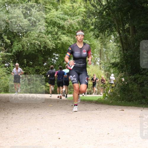 30.08.2026 - Elbe Triathlon Hamburg Antke Förster http://msf.ph/oto/10096084 30.08.2026 10:16:10 Laufen 390, 43 meine-sportfotos.de