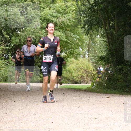 30.08.2026 - Elbe Triathlon Hamburg Antke Förster http://msf.ph/oto/10096094 30.08.2026 10:16:16 Laufen 390 meine-sportfotos.de
