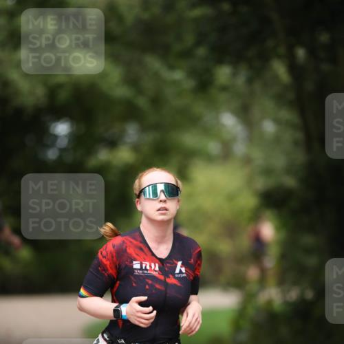 30.08.2026 - Elbe Triathlon Hamburg Antke Förster http://msf.ph/oto/10096111 30.08.2026 10:11:45 Laufen  meine-sportfotos.de