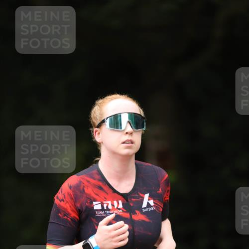 30.08.2026 - Elbe Triathlon Hamburg Antke Förster http://msf.ph/oto/10096115 30.08.2026 10:11:46 Laufen  meine-sportfotos.de