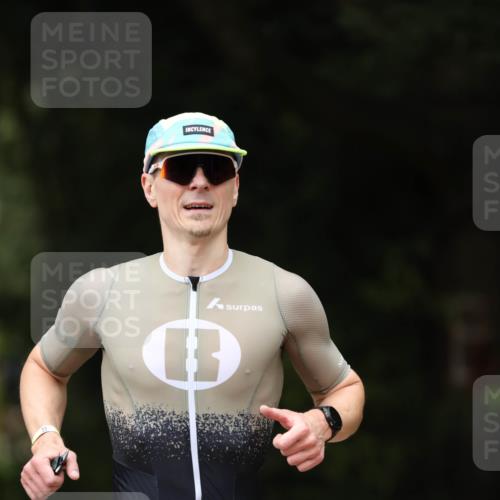 30.08.2026 - Elbe Triathlon Hamburg Antke Förster http://msf.ph/oto/10096119 30.08.2026 10:11:47 Laufen 220 meine-sportfotos.de
