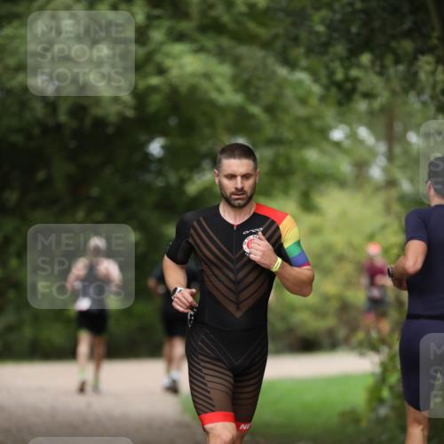 30.08.2026 - Elbe Triathlon Hamburg Antke Förster http://msf.ph/oto/10096171 30.08.2026 10:12:40 Laufen  meine-sportfotos.de