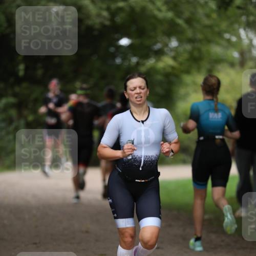 30.08.2026 - Elbe Triathlon Hamburg Antke Förster http://msf.ph/oto/10096215 30.08.2026 10:13:20 Laufen 10 meine-sportfotos.de
