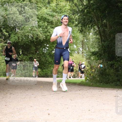 30.08.2026 - Elbe Triathlon Hamburg Antke Förster http://msf.ph/oto/10096216 30.08.2026 10:17:39 Laufen 420, 330 meine-sportfotos.de