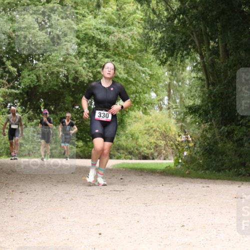 30.08.2026 - Elbe Triathlon Hamburg Antke Förster http://msf.ph/oto/10096228 30.08.2026 10:17:45 Laufen 330 meine-sportfotos.de
