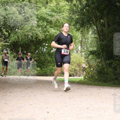 30.08.2026 - Elbe Triathlon Hamburg Antke Förster http://msf.ph/oto/10096230 30.08.2026 10:17:45 Laufen 330 meine-sportfotos.de