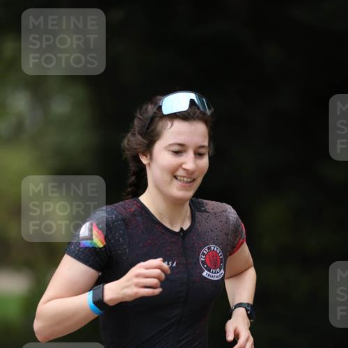 30.08.2026 - Elbe Triathlon Hamburg Antke Förster http://msf.ph/oto/10096243 30.08.2026 10:13:45 Laufen 1910, 335 meine-sportfotos.de