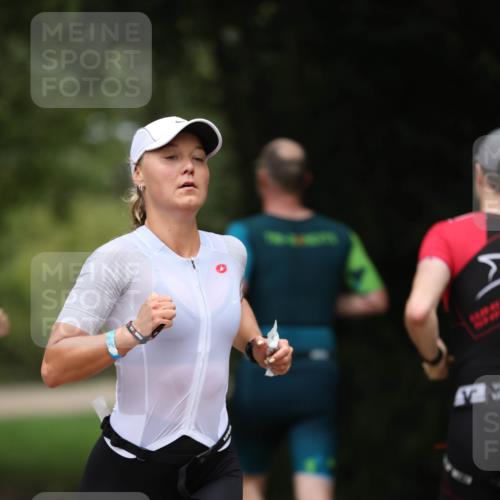 30.08.2026 - Elbe Triathlon Hamburg Antke Förster http://msf.ph/oto/10096351 30.08.2026 10:15:39 Laufen  meine-sportfotos.de