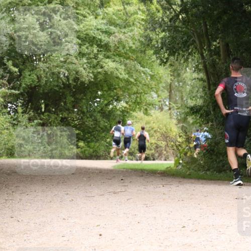 30.08.2026 - Elbe Triathlon Hamburg Antke Förster http://msf.ph/oto/10096362 30.08.2026 10:20:08 Laufen 910 meine-sportfotos.de
