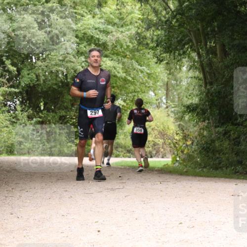 30.08.2026 - Elbe Triathlon Hamburg Antke Förster http://msf.ph/oto/10096374 30.08.2026 10:20:45 Laufen 297, 358 meine-sportfotos.de