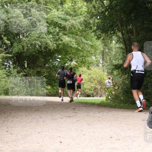30.08.2026 - Elbe Triathlon Hamburg Antke Förster http://msf.ph/oto/10096380 30.08.2026 10:20:47 Laufen 358, 297 meine-sportfotos.de