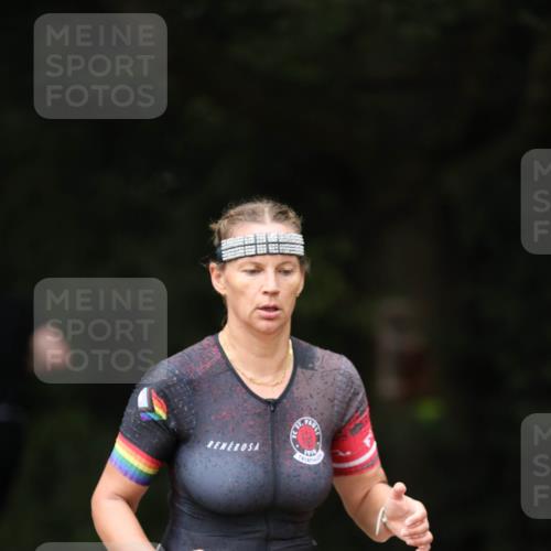 30.08.2026 - Elbe Triathlon Hamburg Antke Förster http://msf.ph/oto/10096391 30.08.2026 10:16:12 Laufen 45, 1910, 1 meine-sportfotos.de