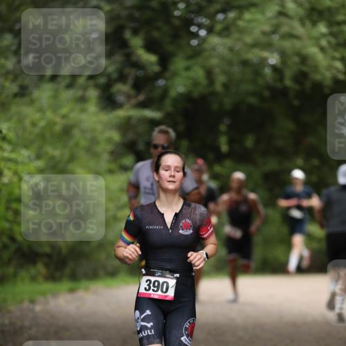 30.08.2026 - Elbe Triathlon Hamburg Antke Förster http://msf.ph/oto/10096395 30.08.2026 10:16:16 Laufen 390 meine-sportfotos.de