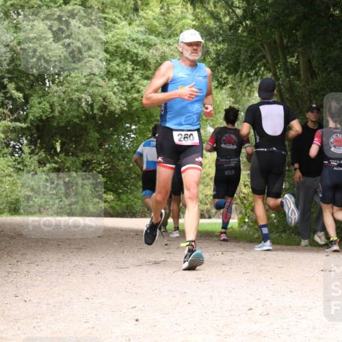 30.08.2026 - Elbe Triathlon Hamburg Antke Förster http://msf.ph/oto/10096418 30.08.2026 10:21:31 Laufen 260, 1910 meine-sportfotos.de