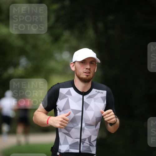 30.08.2026 - Elbe Triathlon Hamburg Antke Förster http://msf.ph/oto/10096485 30.08.2026 10:16:57 Laufen 512 meine-sportfotos.de