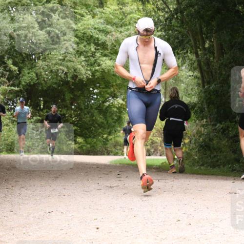 30.08.2026 - Elbe Triathlon Hamburg Antke Förster http://msf.ph/oto/10096512 30.08.2026 10:23:14 Laufen  meine-sportfotos.de