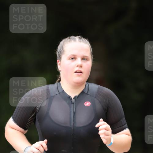 30.08.2026 - Elbe Triathlon Hamburg Antke Förster http://msf.ph/oto/10096599 30.08.2026 10:19:03 Laufen  meine-sportfotos.de