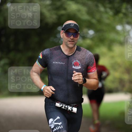 30.08.2026 - Elbe Triathlon Hamburg Antke Förster http://msf.ph/oto/10096609 30.08.2026 10:19:10 Laufen 1910, 293 meine-sportfotos.de