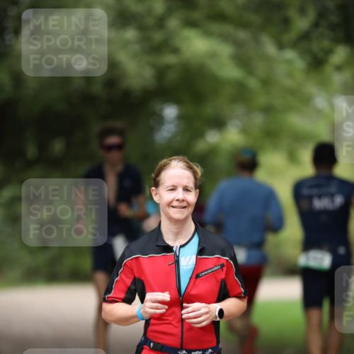 30.08.2026 - Elbe Triathlon Hamburg Antke Förster http://msf.ph/oto/10096645 30.08.2026 10:19:57 Laufen  meine-sportfotos.de