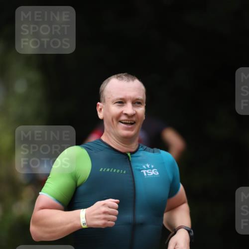 30.08.2026 - Elbe Triathlon Hamburg Antke Förster http://msf.ph/oto/10096663 30.08.2026 10:20:08 Laufen 20, 200 meine-sportfotos.de