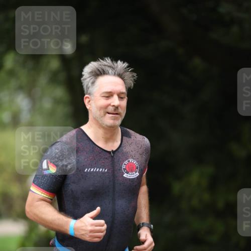 30.08.2026 - Elbe Triathlon Hamburg Antke Förster http://msf.ph/oto/10096683 30.08.2026 10:20:48 Laufen 297, 1910 meine-sportfotos.de