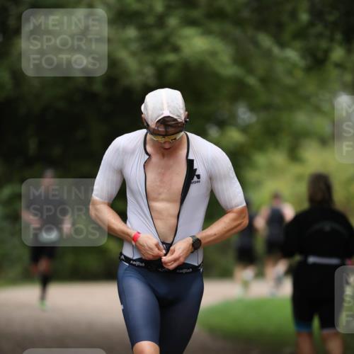 30.08.2026 - Elbe Triathlon Hamburg Antke Förster http://msf.ph/oto/10096815 30.08.2026 10:23:14 Laufen  meine-sportfotos.de