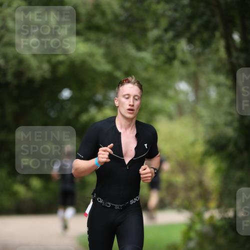30.08.2026 - Elbe Triathlon Hamburg Antke Förster http://msf.ph/oto/10097011 30.08.2026 10:26:28 Laufen  meine-sportfotos.de