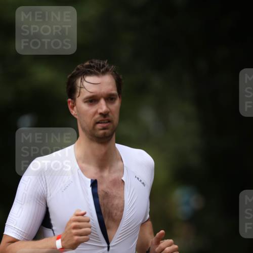 30.08.2026 - Elbe Triathlon Hamburg Antke Förster http://msf.ph/oto/10097079 30.08.2026 10:27:35 Laufen 12, 841 meine-sportfotos.de
