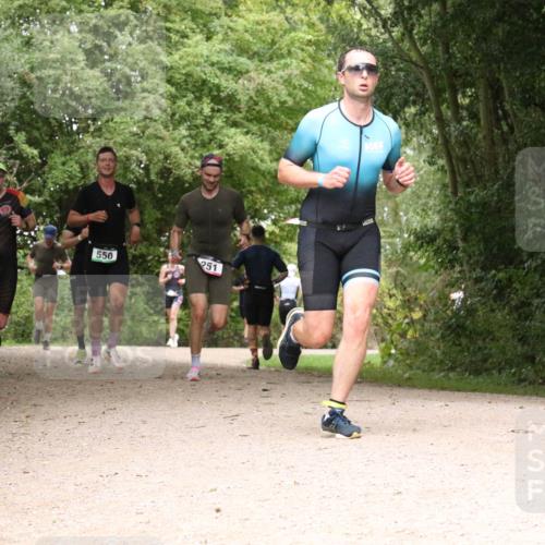 30.08.2026 - Elbe Triathlon Hamburg Antke Förster http://msf.ph/oto/10097126 30.08.2026 10:32:57 Laufen 325, 550, 251 meine-sportfotos.de